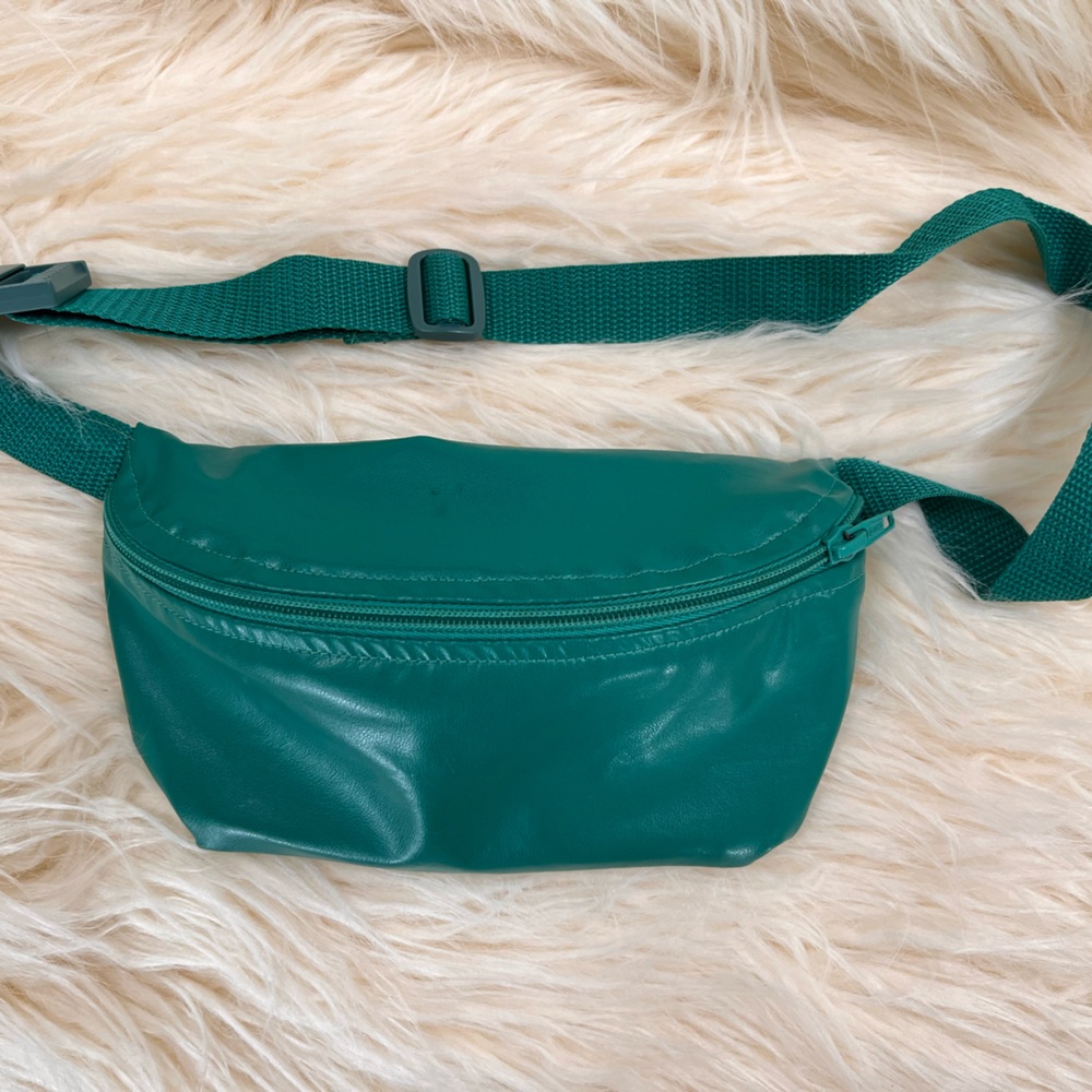 Vintage early aughts American Apparel leather Fanny pack